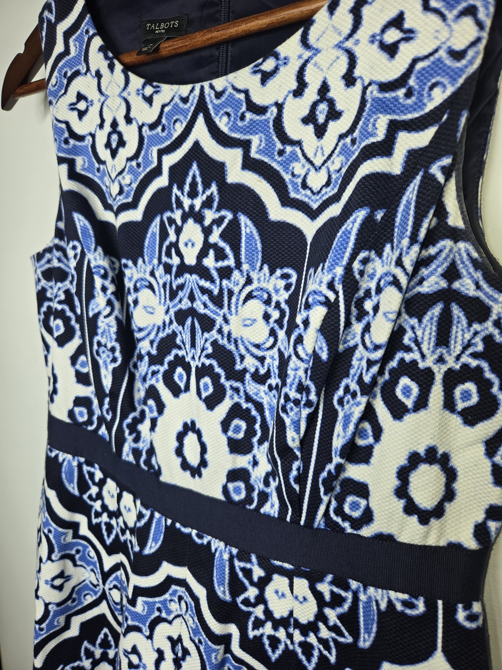 Talbots Blue White Medallion Mosaic Print Sleeveless Fit Flare Dress Size 2P - Picture 4 of 15
